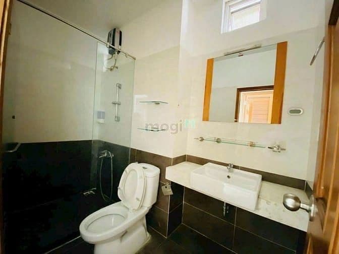 Không gian chính của căn 2 phòng ngủ 80 m² tại Belleza Apartment