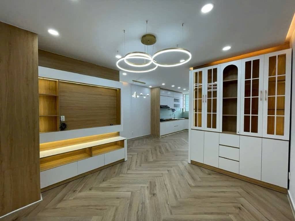 Không gian chính của căn 3 phòng ngủ 105 m² tại Belleza Apartment