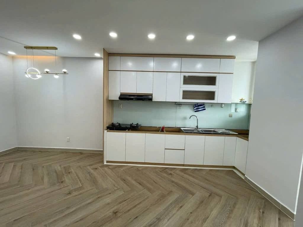 Khu sinh hoạt thứ hai trong căn 3 phòng ngủ 102 m² tại Belleza Apartment