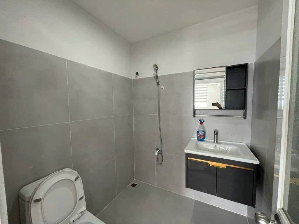 Khu sinh hoạt thứ hai trong căn 3 phòng ngủ góc 124 m² tại Belleza Apartment