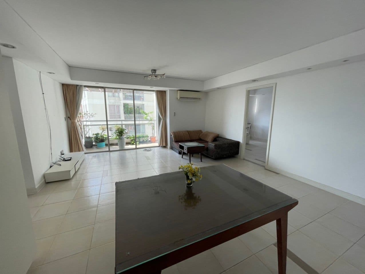 Không gian bên trong một căn hộ tại Botanic Towers, Phú Nhuận