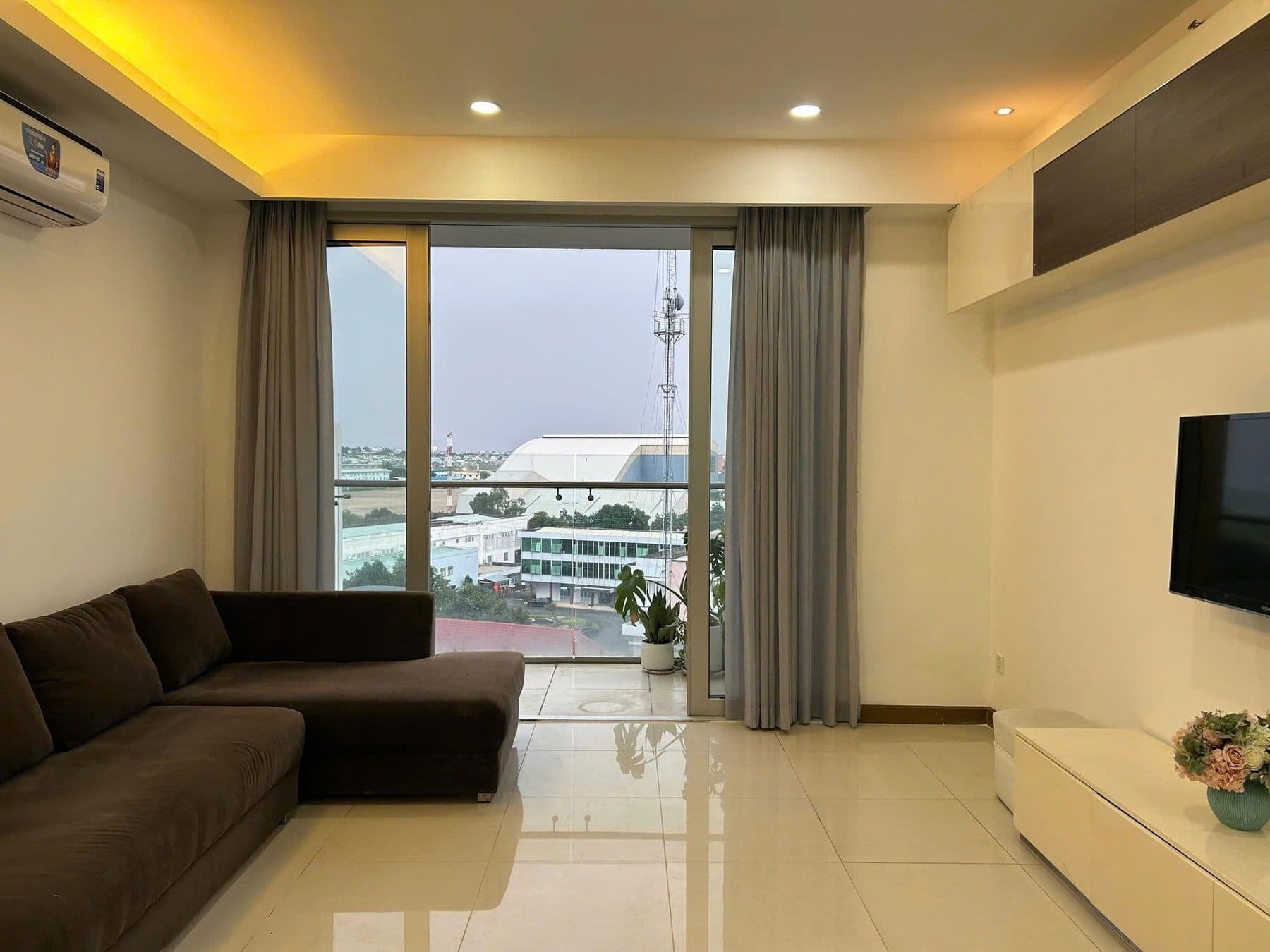 Không gian bên trong một căn hộ tại Botanic Towers, Phú Nhuận