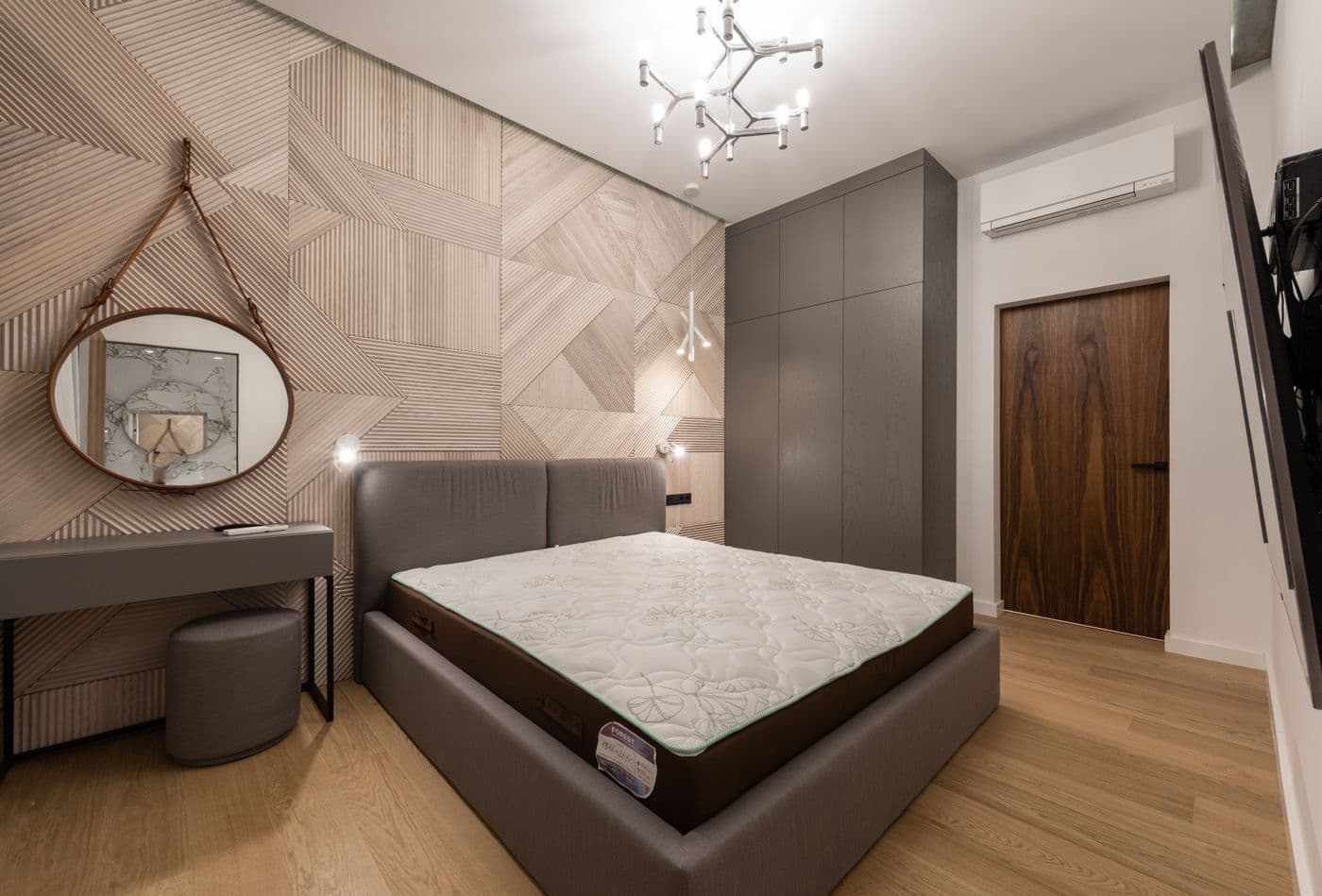 Khu sinh hoạt thứ hai trong căn hộ 1 phòng ngủ 50 m² tại Charmington La Pointe