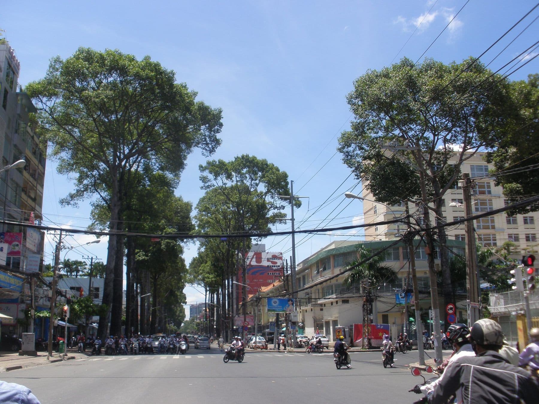 Giao lộ Nguyễn Thị Minh Khai – Cao Thắng, Quận 3