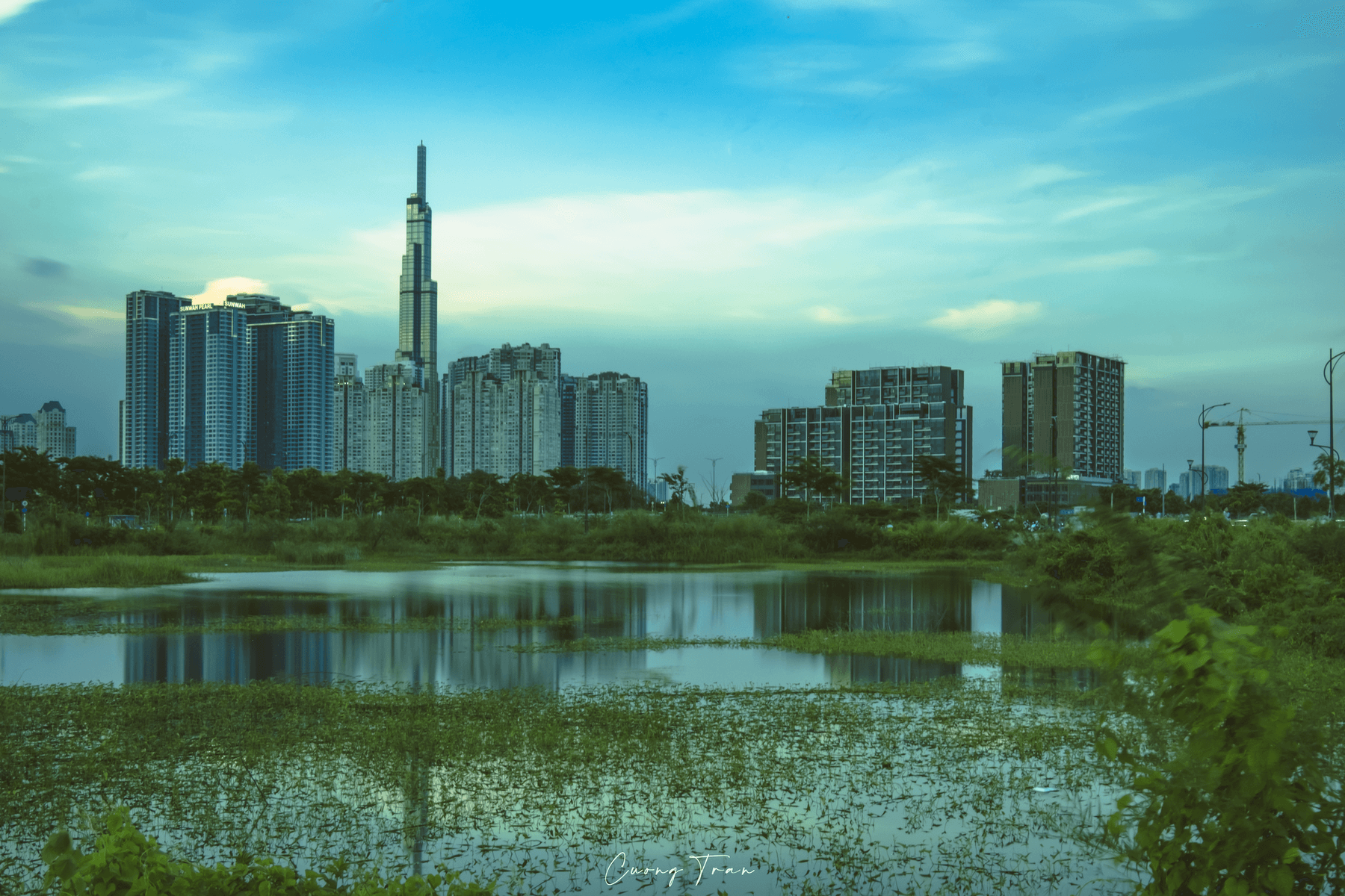 Landmark 81 nhìn từ khu Thủ Thiêm bên kia sông Sài Gòn