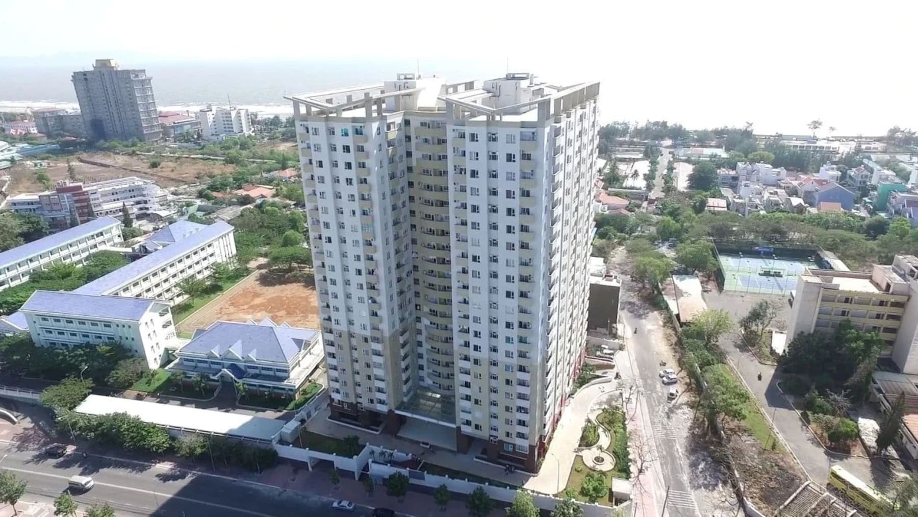 Toàn cảnh cao ốc OSC Land, góc đường Võ Thị Sáu và Hồ Quý Ly