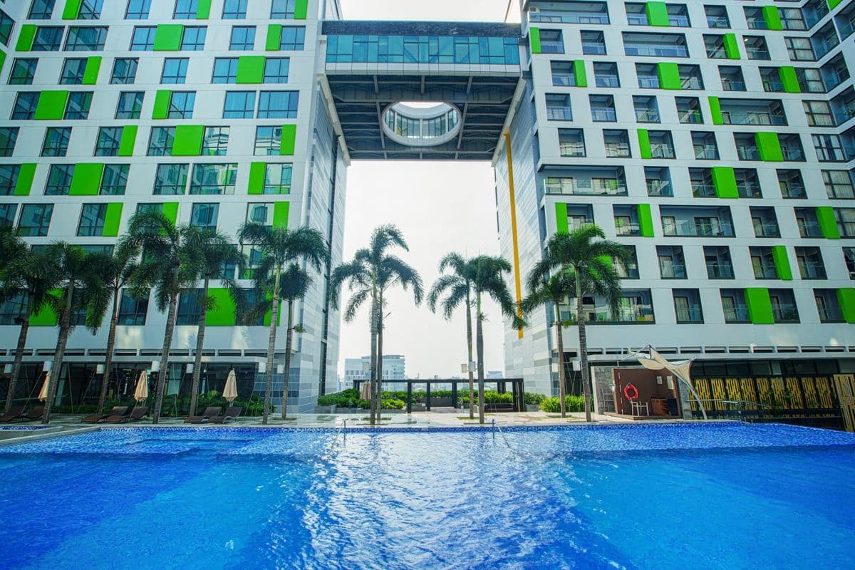 Hồ bơi nội khu Republic Plaza