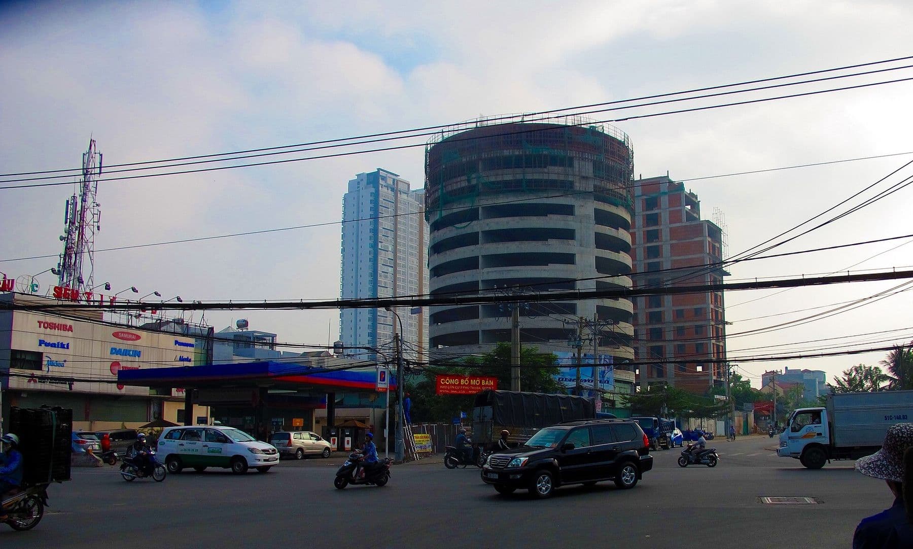 Giao lộ Nguyễn Hữu Thọ và Huỳnh Tấn Phát, TP.HCM
