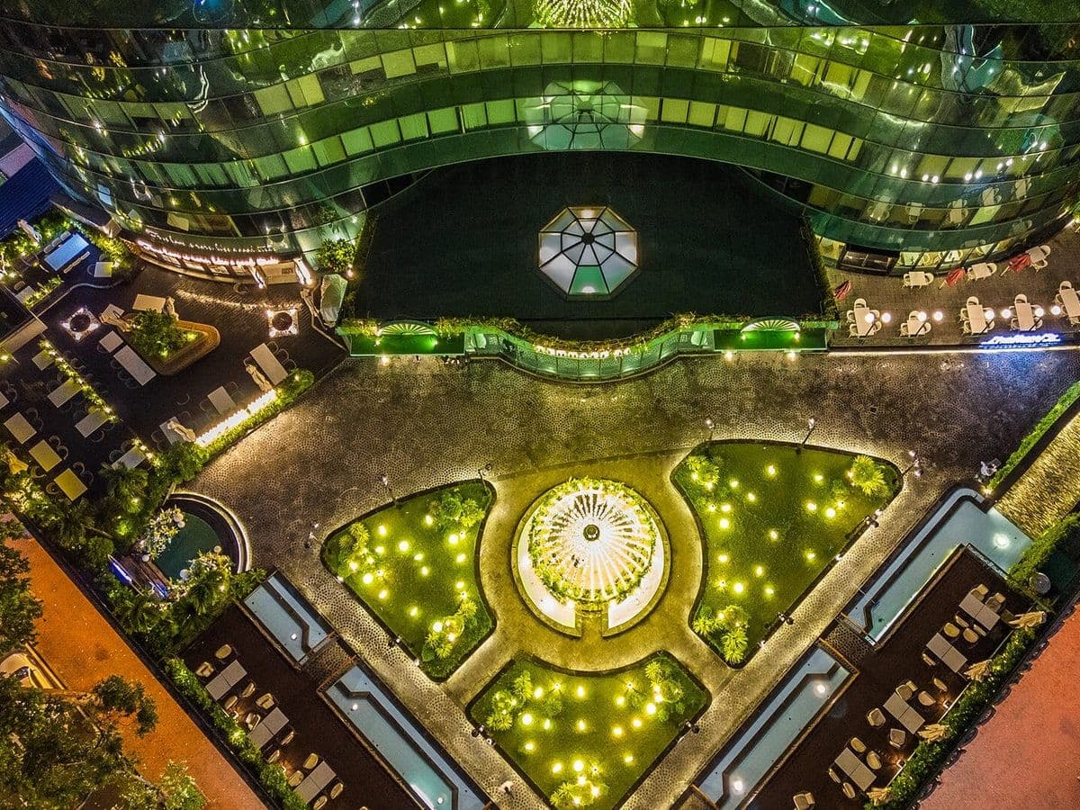 Diamond Plaza về đêm, khu vực Lê Duẩn - Phạm Ngọc Thạch, Quận 1