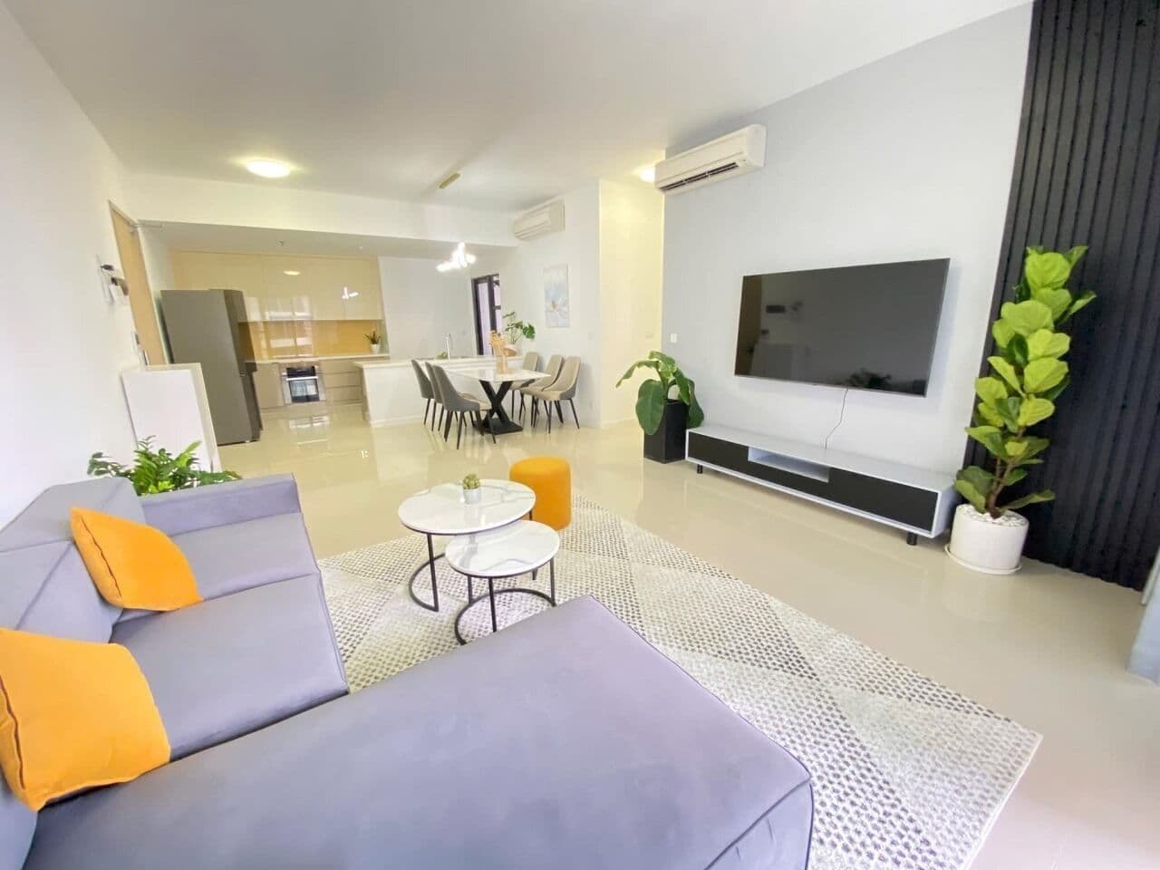 Khu bếp và bàn ăn căn 3 phòng ngủ 142 m² tại Estella Heights