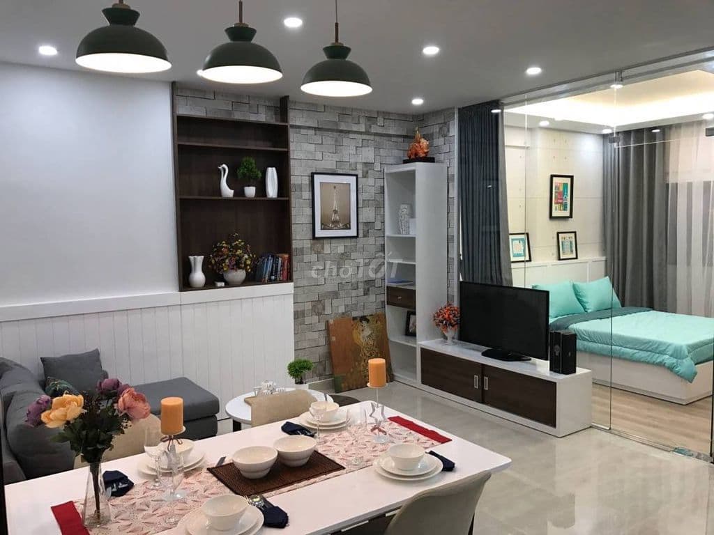Khu bếp và bàn ăn căn 1 phòng ngủ 50 m² tại Heaven Riverview