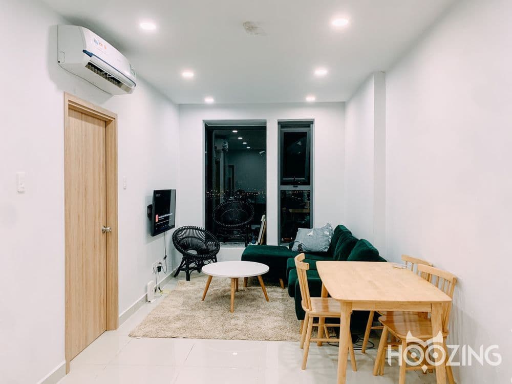 Phòng khách căn 2 phòng ngủ tại La Astoria