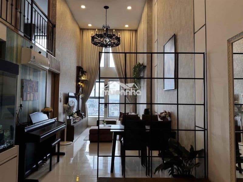 Phòng khách rộng căn 3 phòng ngủ duplex tại La Astoria