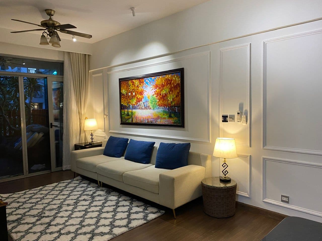 Không gian trong căn sân vườn 2 phòng ngủ tại LuxGarden
