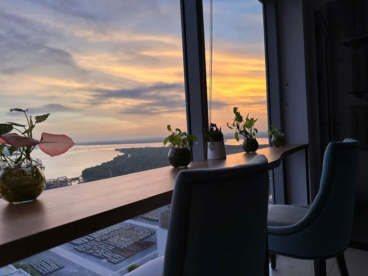 Phòng khách căn 3 phòng ngủ lớn tại LuxGarden