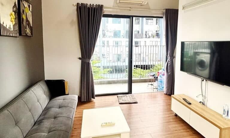 Khu sinh hoạt thứ hai trong căn studio 34 m² tại M One Nam Sài Gòn, Quận 7